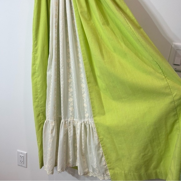Vintage lime-green V-neck cottage core lace eyelet ruffle dress small women’s - Picture 8 of 10